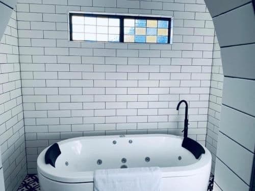 Queen Room with Spa Bath