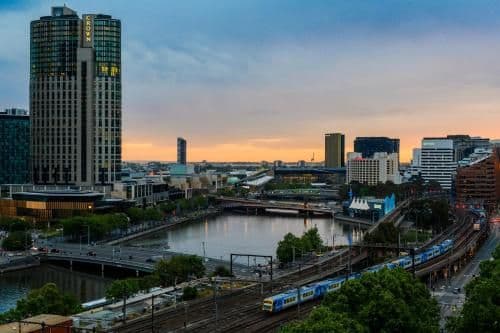 Commerce Queen Yarra View Room