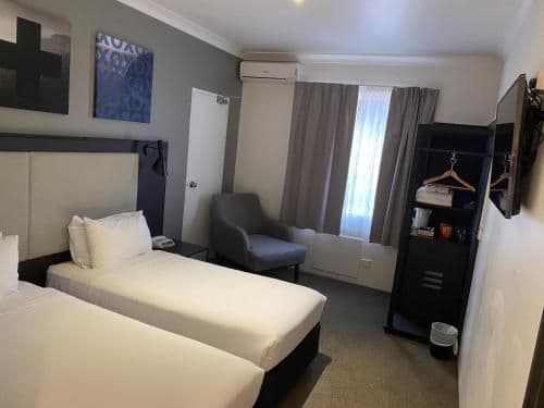 2 Bedroom, 2 Bathroom King