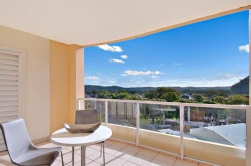 Apartment with Mountain View