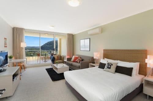 Apartment with Mountain View