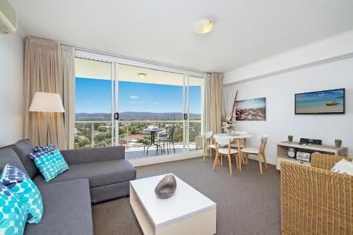 Apartment with Mountain View