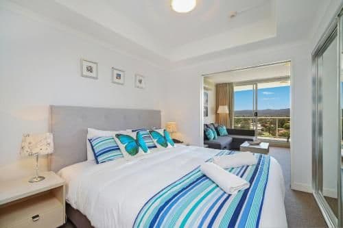 Apartment with Mountain View