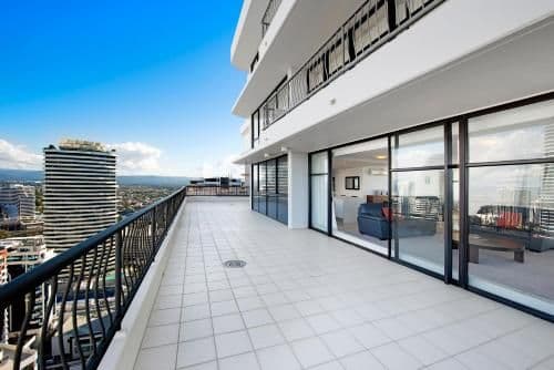 Sub Penthouse Three-Bedroom Apartment with Ocean View