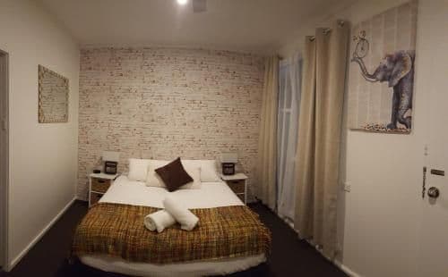 Queen Room with extra bed
