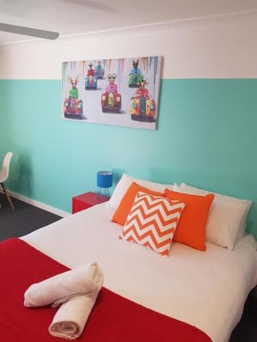Queen Room with extra bed