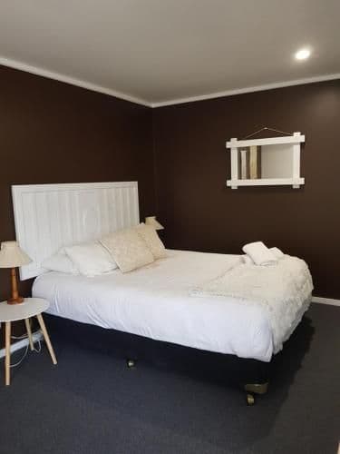 Queen Room with extra bed