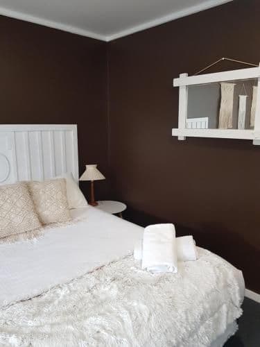 Queen Room with extra bed