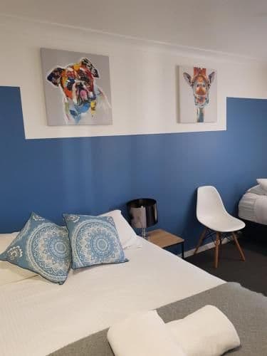 Queen Room with extra bed