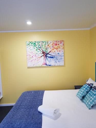 Queen Room with extra bed