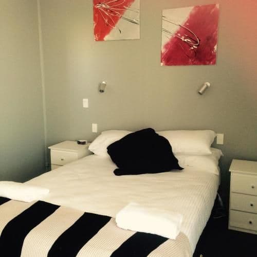 Queen Room with extra bed