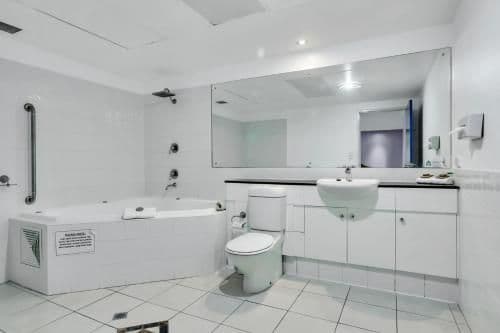 Deluxe Suite with Spa Bath