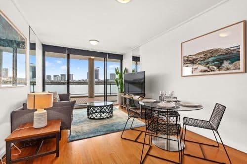 Apartment with Lake View