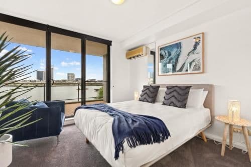 Apartment with Lake View