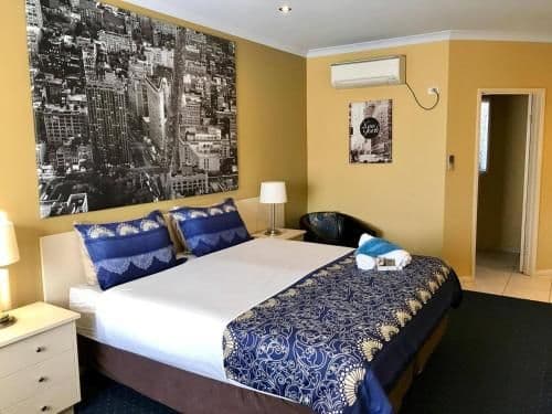 Deluxe King Suite