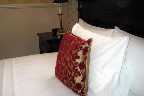 Queen Room with Spa Bath