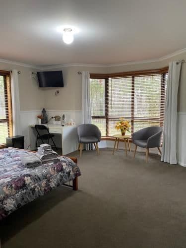 Deluxe Queen Suite
