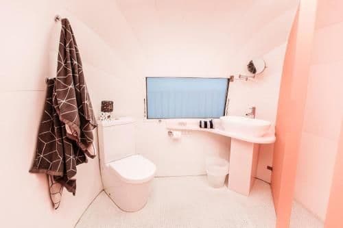 AIRSTREAM - Deluxe Queen Room