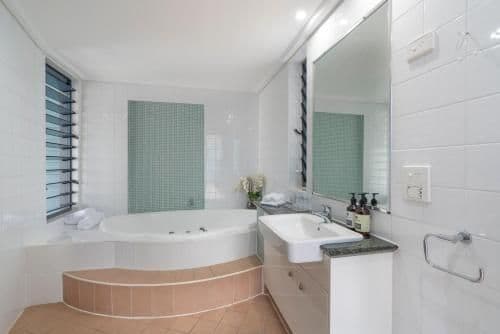 Peninsula Suite