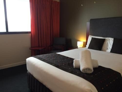 Business Queen Room with Shower over Bath