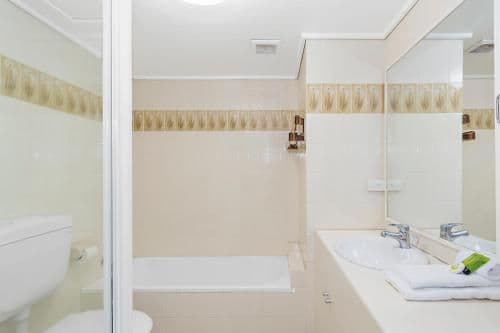 Superior Two-Bedroom Apartment - Beachfront North East DLX