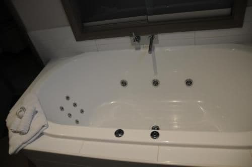 Queen Suite with Spa Bath and Ocean View
