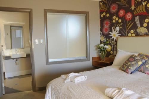 Queen Suite with Lake and Mountain Views