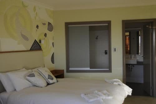 Queen Suite with Lake and Sea Views