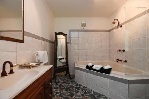 One-Bedroom Cottage with Loft