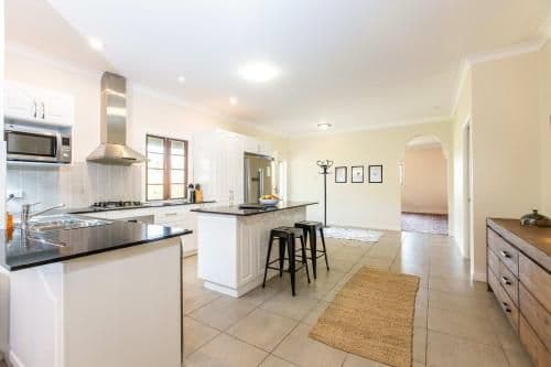 Four-Bedroom House ( Wine Makers Cottage )