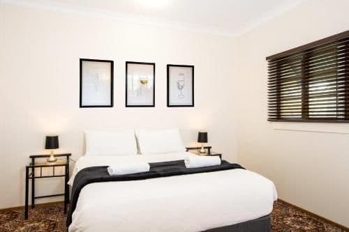 Four-Bedroom House ( Wine Makers Cottage )