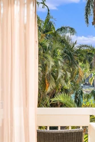 Deluxe Queen Room with Ocean View