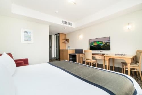 Deluxe Queen Room with Ocean View