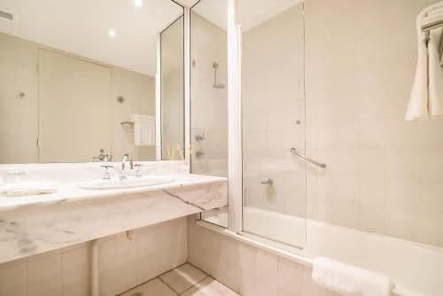 Deluxe Queen Room with Ocean View