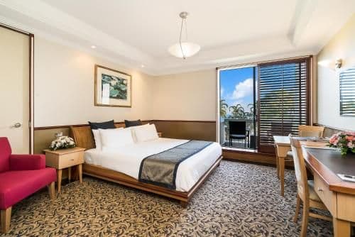 Deluxe Queen Room with Ocean View
