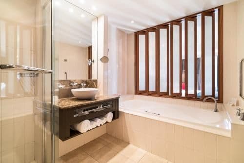 Superior Queen Room with Spa Bath