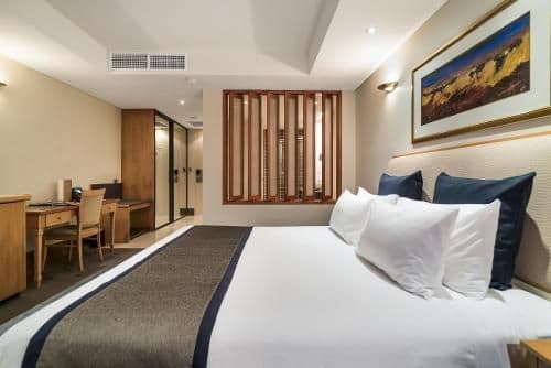 Superior Queen Room with Spa Bath