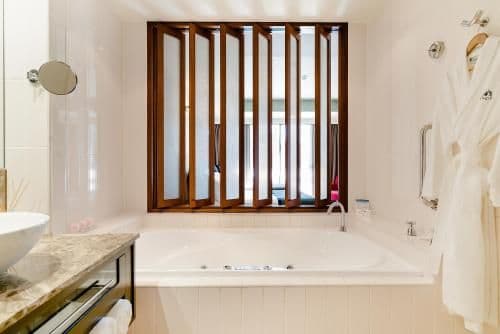 Superior Queen Room with Spa Bath