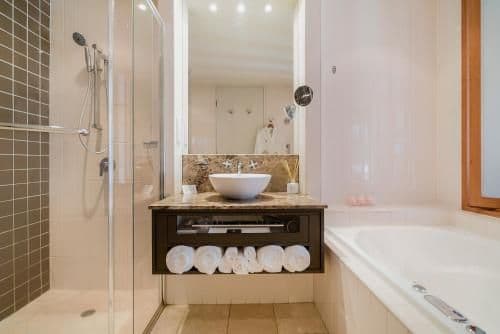 Superior Queen Room with Spa Bath