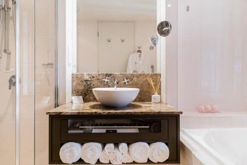 Superior Queen Room with Spa Bath