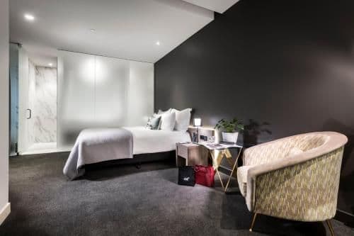 King Suite with Courtyard View