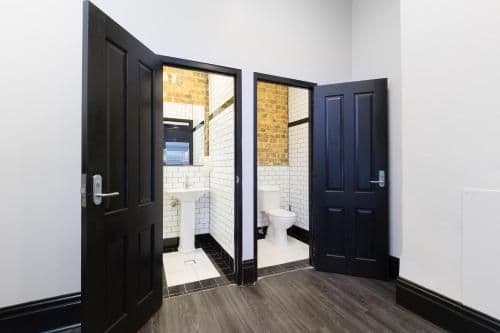 Private 12-Bed Room with En Suite Bathroom