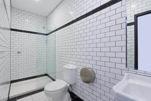 Bed in 8-Bed Mixed Dormitory Room with En suite Bathroom
