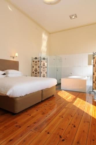 Deluxe King Suite