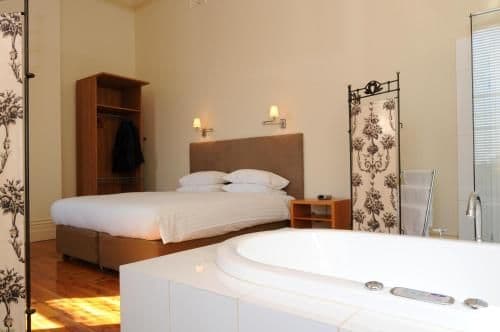 Deluxe King Suite