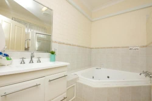 King Suite with Spa Bath