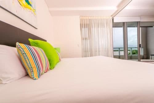 One-Bedroom Apartment with Harbour View