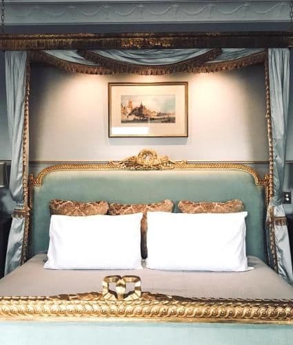 King Suite - Napoleon
