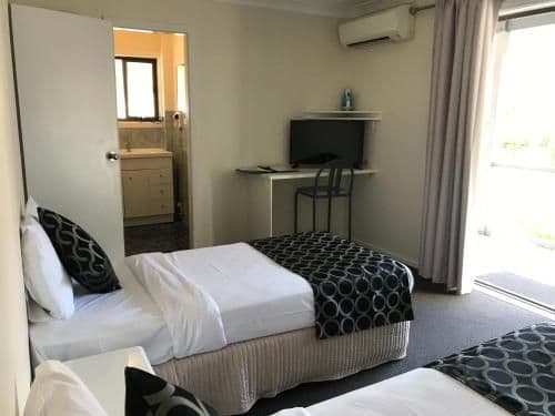 Deluxe Three-Bedroom Apartment