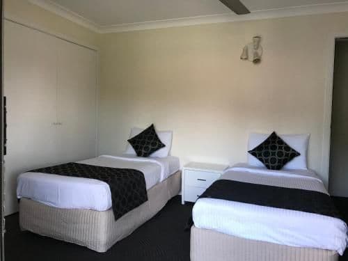 Deluxe Three-Bedroom Apartment
